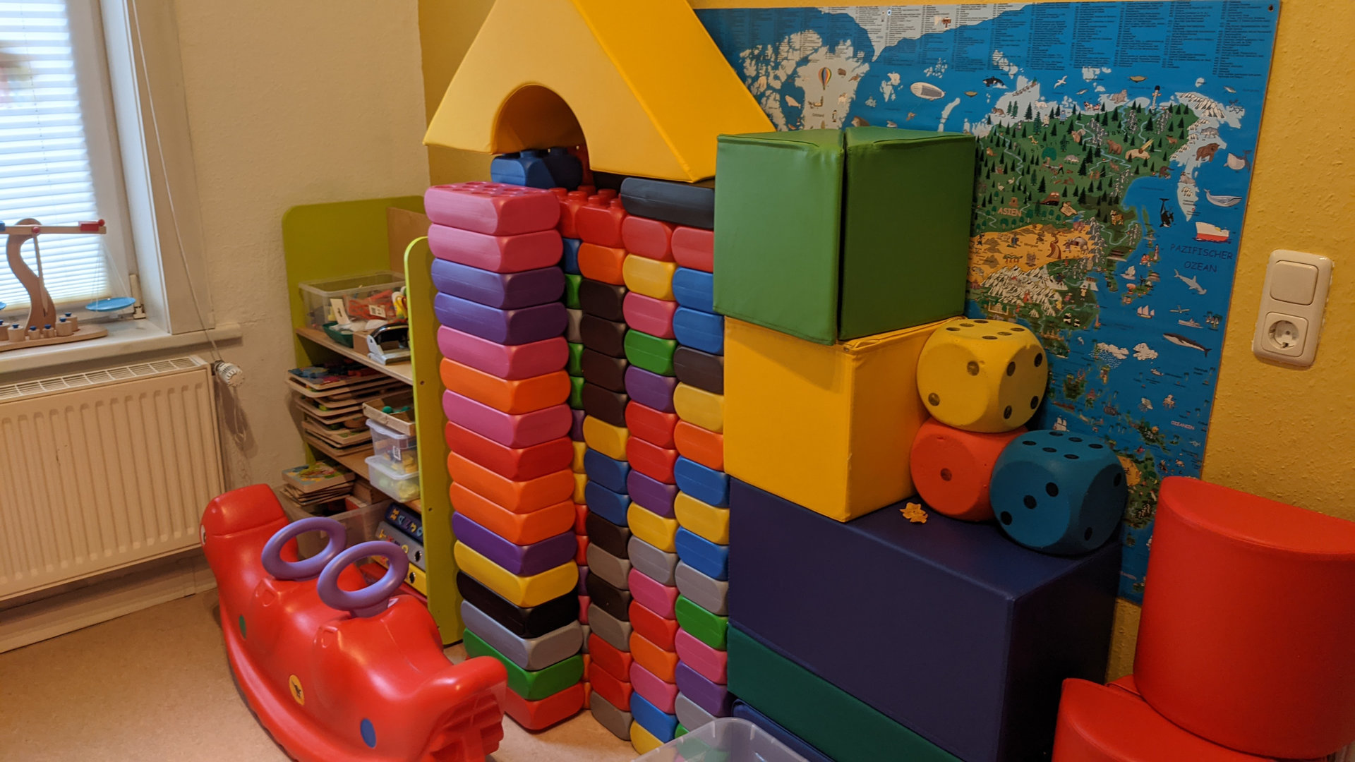 kita hannover linden hoppetosse spielzeugschrank